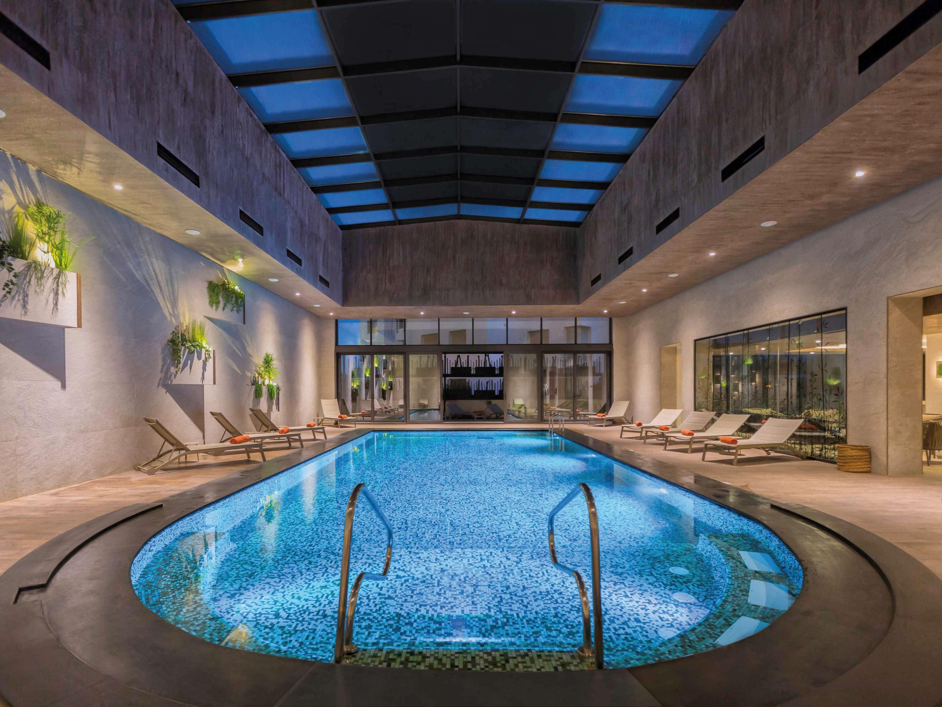 Mövenpick Hotel du Lac Tunis Exterior foto Indoor pool