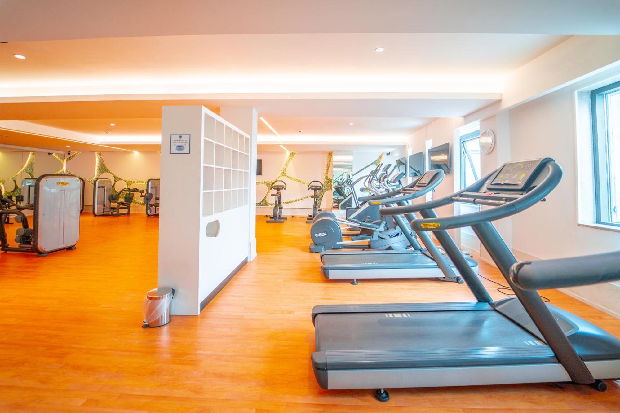 Mövenpick Hotel du Lac Tunis Exterior foto The gym at the hotel
